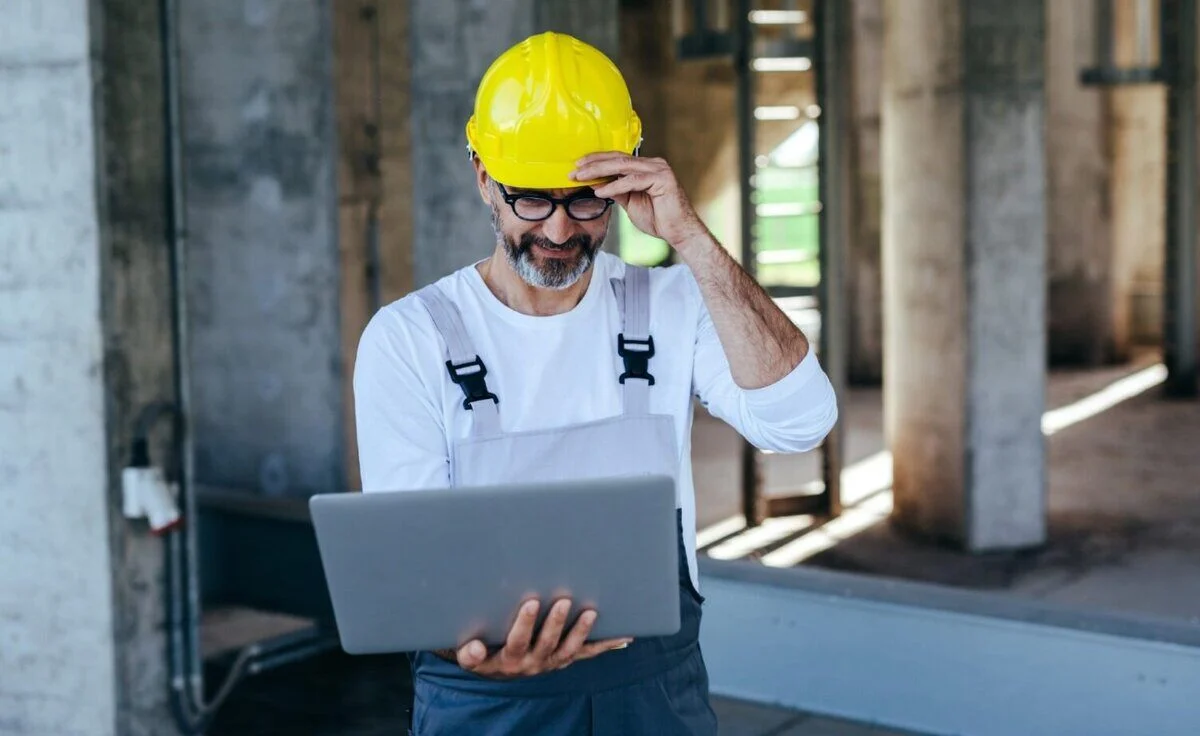 Pillar%204-%20training%20and%20learning-%20blog-%20why%20your%20frontline%20needs%20health%20and%20safety%20training.jpg?width=1200&height=736&name=Pillar%204-%20training%20and%20learning-%20blog-%20why%20your%20frontline%20needs%20health%20and%20safety%20training.jpg
